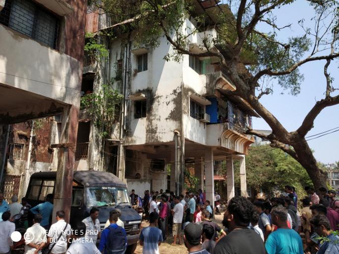 Shocking! Whole family committed suicide due to debt pda | धक्कादायक! कर्जबाजारीपणाला कंटाळून कुटुंबीयांची सामूहिक आत्महत्या Shocking! Whole family committed suicide due to debt pda | धक्कादायक! कर्जबाजारीपणाला कंटाळून कुटुंबीयांची सामूहिक आत्महत्या