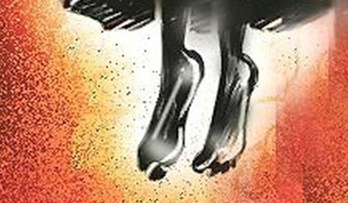 Tenth student commits suicide due to study stress | अभ्यासाचा ताण सहन न झाल्याने दहावीच्या विद्यार्थिनीची आत्महत्या Tenth student commits suicide due to study stress | अभ्यासाचा ताण सहन न झाल्याने दहावीच्या विद्यार्थिनीची आत्महत्या