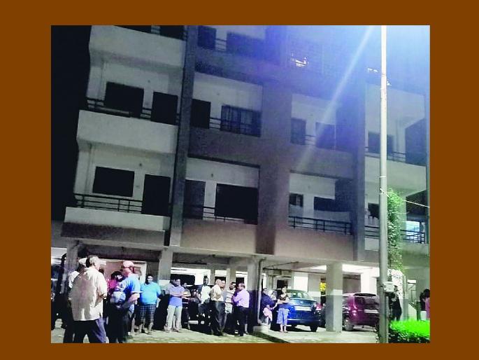 A woman committed suicide by jumping from the seventh floor in hingna | सातव्या माळ्यावरून उडी घेऊन महिलेची आत्महत्या; कारण अस्पष्ट A woman committed suicide by jumping from the seventh floor in hingna | सातव्या माळ्यावरून उडी घेऊन महिलेची आत्महत्या; कारण अस्पष्ट