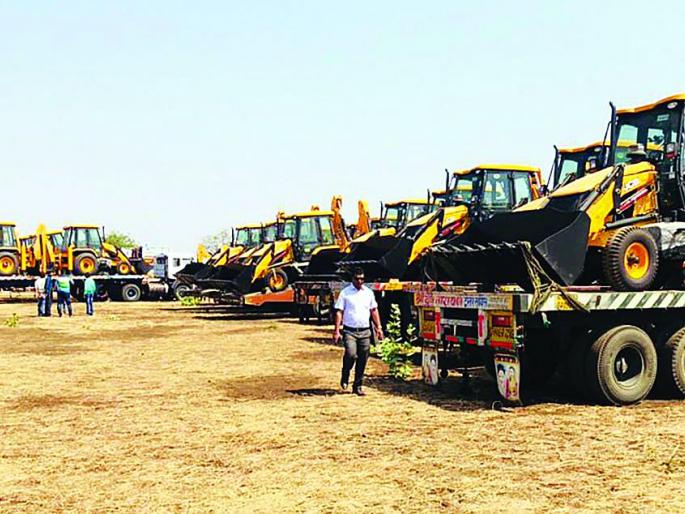 Buldhana District started the 'Sujlamam Suhlam Blunda' campaign to free the drought! | बुलडाणा जिल्हा दुष्काळमुक्त करण्यासाठी ‘सुजलाम् सुफलाम् बुलडाणा’ अभियानाला सुरुवात! Buldhana District started the 'Sujlamam Suhlam Blunda' campaign to free the drought! | बुलडाणा जिल्हा दुष्काळमुक्त करण्यासाठी ‘सुजलाम् सुफलाम् बुलडाणा’ अभियानाला सुरुवात!