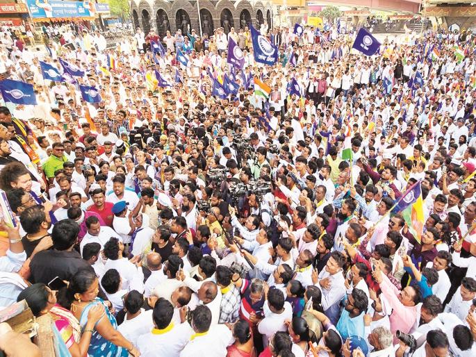 'VBA' gifts Constitution, Tricolour and Organization Registration Act to Rashtriya Swayamsevak Sangh | राष्ट्रीय स्वयंसेवक संघाला 'वंचित' कडून संविधान, तिरंगा आणि संस्था नोंदणीविषयक कायदा भेट 'VBA' gifts Constitution, Tricolour and Organization Registration Act to Rashtriya Swayamsevak Sangh | राष्ट्रीय स्वयंसेवक संघाला 'वंचित' कडून संविधान, तिरंगा आणि संस्था नोंदणीविषयक कायदा भेट