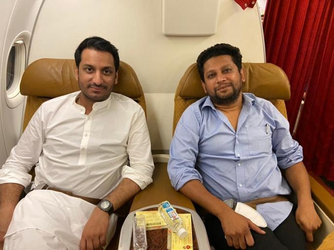MP Sujay Vikhen and parth pawar traveled with same flight, sujay vikhe shared a photo with Parth Pawar | एकाच विमानातून प्रवास; पार्थ पवारांसोबतचा फोटो शेअर करत खासदार खासदार सुजय विखे म्हणतात... MP Sujay Vikhen and parth pawar traveled with same flight, sujay vikhe shared a photo with Parth Pawar | एकाच विमानातून प्रवास; पार्थ पवारांसोबतचा फोटो शेअर करत खासदार खासदार सुजय विखे म्हणतात...
