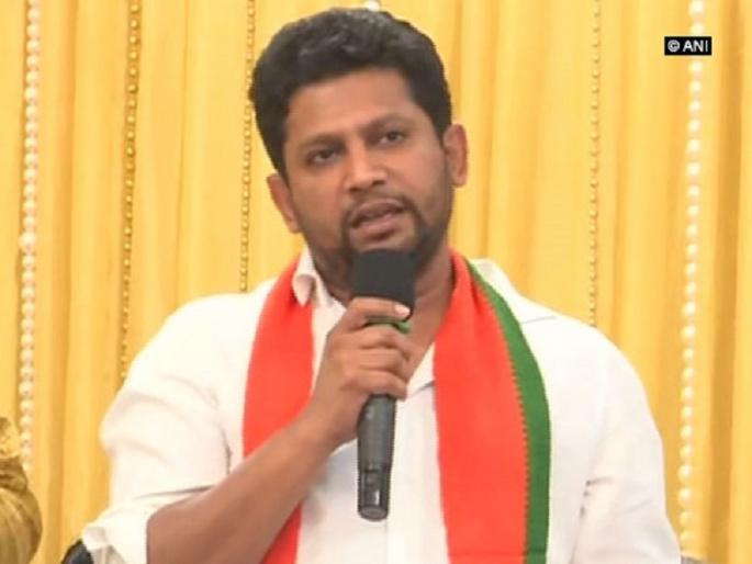 The first installment of land acquisition for Nagar-Solapur highway is in the farmers' account; Information of Sujay Vikhe | नगर-सोलापूर महामार्गाच्या भूसंपादनाचा पहिला हप्ता शेतक-यांच्या खात्यात वर्ग; सुजय विखे यांची माहिती The first installment of land acquisition for Nagar-Solapur highway is in the farmers' account; Information of Sujay Vikhe | नगर-सोलापूर महामार्गाच्या भूसंपादनाचा पहिला हप्ता शेतक-यांच्या खात्यात वर्ग; सुजय विखे यांची माहिती