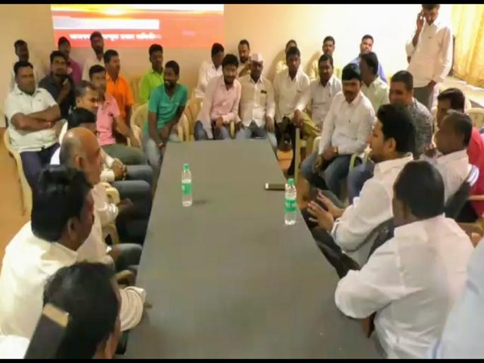 Worried about the new party: Confessions of Vikhe's followers; Increasing Opposition from BJP | नव्या पक्षाबाबत काळजी वाटतेय : कार्यकर्त्यांची विखेंकडे कबुली; भाजपमधून विखेंना वाढता विरोध Worried about the new party: Confessions of Vikhe's followers; Increasing Opposition from BJP | नव्या पक्षाबाबत काळजी वाटतेय : कार्यकर्त्यांची विखेंकडे कबुली; भाजपमधून विखेंना वाढता विरोध