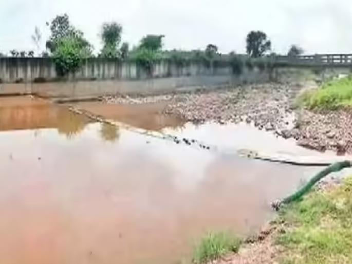Encroachments choked the Sukhna riverbed; many settlements submerged | अतिक्रमणांनी सुखना नदीपात्राचा गळा घोटला; अनेक वसाहती पाण्यात बुडाल्या Encroachments choked the Sukhna riverbed; many settlements submerged | अतिक्रमणांनी सुखना नदीपात्राचा गळा घोटला; अनेक वसाहती पाण्यात बुडाल्या