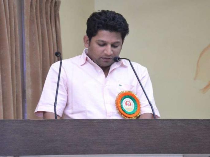 Chairperson of Guardian Minister against Dilip Kumar, MP Dilip Gandhi in Delhi | विखेंच्या विरोधात पालकमंत्र्यांना साकडे, खासदार दिलीप गांधी राजधानी दिल्लीत Chairperson of Guardian Minister against Dilip Kumar, MP Dilip Gandhi in Delhi | विखेंच्या विरोधात पालकमंत्र्यांना साकडे, खासदार दिलीप गांधी राजधानी दिल्लीत