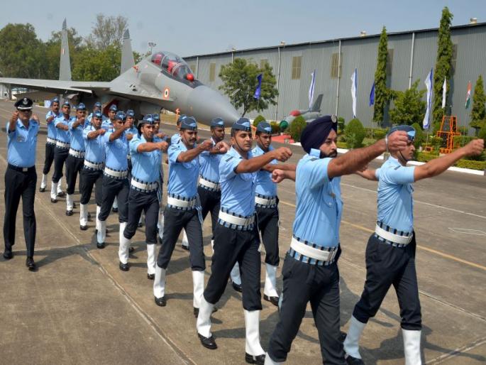 Overload first Sukhoi 30 MKI aircraft to Operation Kawadan in Ozar 11 BRD | ११ बीआरडीत ओव्हरॉल्ड पहिल्या सुखोईचे वायुसेनेच्या ऑपरेशन स्क्वॉडनला हस्तांतरण Overload first Sukhoi 30 MKI aircraft to Operation Kawadan in Ozar 11 BRD | ११ बीआरडीत ओव्हरॉल्ड पहिल्या सुखोईचे वायुसेनेच्या ऑपरेशन स्क्वॉडनला हस्तांतरण