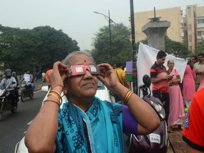 Those grandparents who watch the solar eclipse on two hundred | 'दोनशे' च्यावर सूर्यग्रहणांना नजरकैद करणाऱ्या ' त्या ' आजीबाई  Those grandparents who watch the solar eclipse on two hundred | 'दोनशे' च्यावर सूर्यग्रहणांना नजरकैद करणाऱ्या ' त्या ' आजीबाई