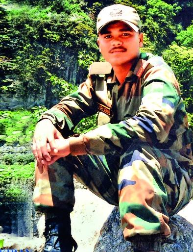 Today's cremation at Lonagra on the birthday of Sumedh | सुमेध यांच्या पार्थिवावर लोणाग्रा येथे आज अंत्यसंस्कार Today's cremation at Lonagra on the birthday of Sumedh | सुमेध यांच्या पार्थिवावर लोणाग्रा येथे आज अंत्यसंस्कार