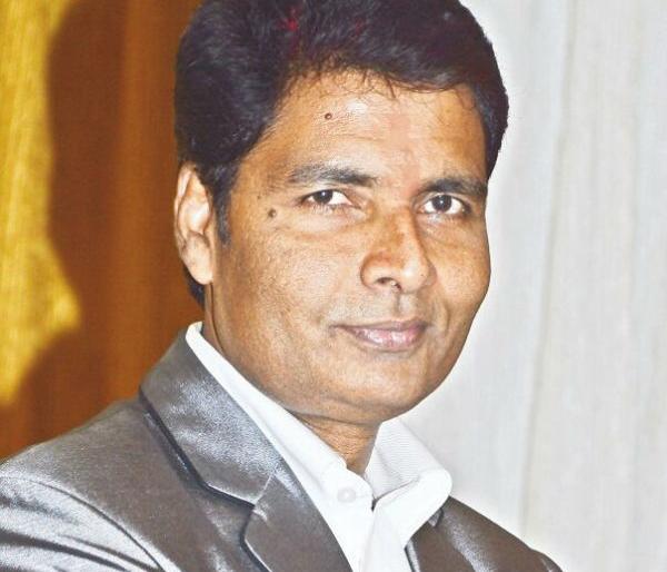 Ashadhi Vari Special; Dr. Healthy Minister of Sumedh Andorakar Warak! | आषाढी वारी विशेष ; डॉ. सुमेध अंदूरकर वारकºयांच्या आरोग्याचा सेवेकरी ! Ashadhi Vari Special; Dr. Healthy Minister of Sumedh Andorakar Warak! | आषाढी वारी विशेष ; डॉ. सुमेध अंदूरकर वारकºयांच्या आरोग्याचा सेवेकरी !