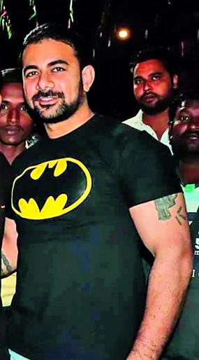 Notorious Sumit Thakur arrested in Nagpur | नागपुरातील कुख्यात सुमीत ठाकूरला सिनेस्टाईल अटक Notorious Sumit Thakur arrested in Nagpur | नागपुरातील कुख्यात सुमीत ठाकूरला सिनेस्टाईल अटक