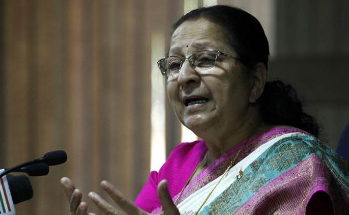 Sumitra Mahajan is proud of not being a farmer in Konkan | कोकणातील शेतकरी आत्महत्या करत नसल्याचा अभिमान : सुमित्रा महाजन Sumitra Mahajan is proud of not being a farmer in Konkan | कोकणातील शेतकरी आत्महत्या करत नसल्याचा अभिमान : सुमित्रा महाजन