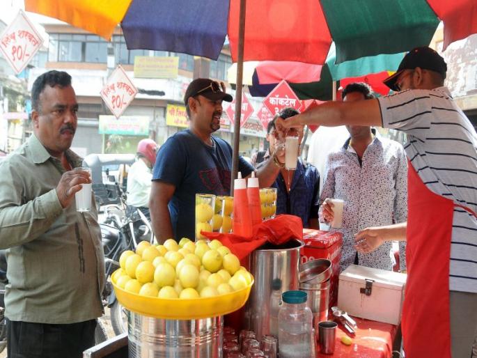 Strong summer start in Nashik | नाशकात कडक उन्हामुळे रस्ते ओस Strong summer start in Nashik | नाशकात कडक उन्हामुळे रस्ते ओस