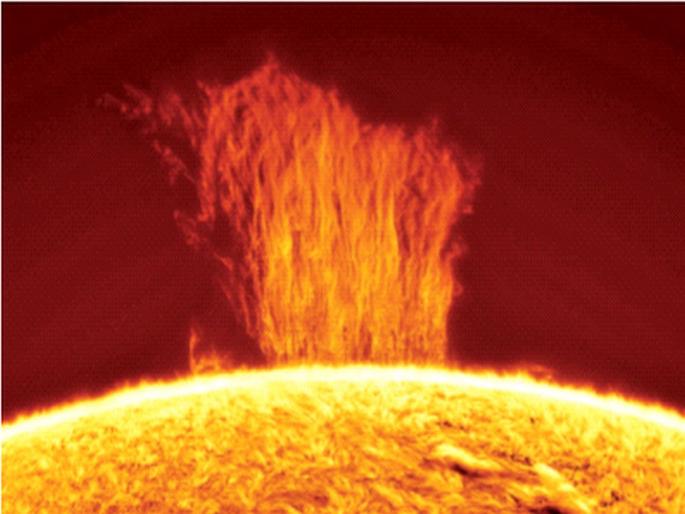 A 1 lakh km high wall on the surface of the Sun!, size eight bigger than the Earth, photographed by an astronomer | सूर्याच्या पृष्ठभागावर 1 लाख किमी उंचीची भिंत!, आकार आठ पृथ्वींपेक्षाही मोठा, खगोलशास्त्रज्ञाने टिपले छायाचित्र A 1 lakh km high wall on the surface of the Sun!, size eight bigger than the Earth, photographed by an astronomer | सूर्याच्या पृष्ठभागावर 1 लाख किमी उंचीची भिंत!, आकार आठ पृथ्वींपेक्षाही मोठा, खगोलशास्त्रज्ञाने टिपले छायाचित्र