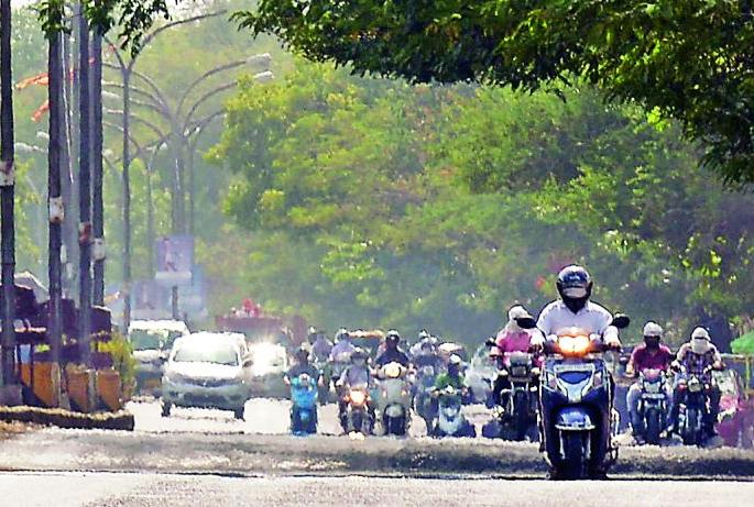 Nagpur or 'Bhatti'pur: The city was hot by the waves of Nawatapa | नागपूर की ‘भट्टी’पूर : नवतपाच्या झळांनी शहर तापले