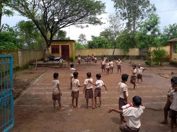 Beautiful schools get money but code of conduct stalls disbursement Winning schools await cash | 'सुंदर शाळां'चे पैसे आले पण आचारसंहितेमुळे वितरण रखडले... विजेत्या शाळा रकमेच्या प्रतीक्षेत Beautiful schools get money but code of conduct stalls disbursement Winning schools await cash | 'सुंदर शाळां'चे पैसे आले पण आचारसंहितेमुळे वितरण रखडले... विजेत्या शाळा रकमेच्या प्रतीक्षेत