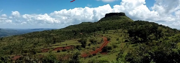 Sundergad attracts tourists from all over the state | राज्यभरातील पर्यटकांना सुंदरगडाची भुरळ Sundergad attracts tourists from all over the state | राज्यभरातील पर्यटकांना सुंदरगडाची भुरळ