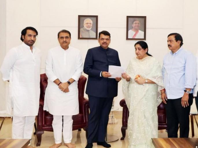 deputy cm sunetra pawar and parth pawar meet cm devendra fadnavis and give letter demanding cbi inquiry of ajit pawar plane accident case | NCP विलीनीकरणाची चर्चा अन् सुनेत्रा पवार, पार्थ पवार CM फडणवीसांच्या भेटीला; घडामोडींना वेग deputy cm sunetra pawar and parth pawar meet cm devendra fadnavis and give letter demanding cbi inquiry of ajit pawar plane accident case | NCP विलीनीकरणाची चर्चा अन् सुनेत्रा पवार, पार्थ पवार CM फडणवीसांच्या भेटीला; घडामोडींना वेग