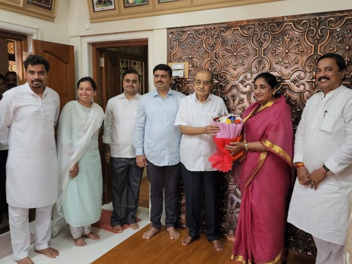 ajit pawar wife sunetra pawar met appasaheb dharmadhikari | सुनेत्रा पवार यांनी घेतली अप्पासाहेब धर्माधिकारी यांची भेट