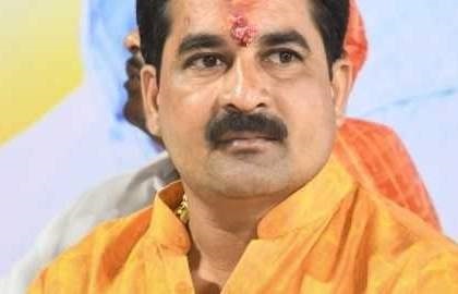 Corporator Kamathi charged with threatening to cut with a sword | तलवारीने तुकडे करण्याची धमकी दिल्याप्रकरणी नगरसेवक कामाठीवर गुन्हा Corporator Kamathi charged with threatening to cut with a sword | तलवारीने तुकडे करण्याची धमकी दिल्याप्रकरणी नगरसेवक कामाठीवर गुन्हा