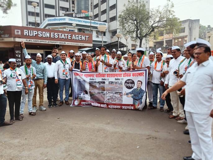 The NCP drew attention to the issues of roads, electricity, water supply; Protest in front of Municipal Corporation | रस्ते, वीज, पाणी पुरवठ्याच्या प्रश्नांकडे राष्ट्रवादीने टाळ वाजून वेधले लक्ष; महापालिकेसमोर आंदोलन The NCP drew attention to the issues of roads, electricity, water supply; Protest in front of Municipal Corporation | रस्ते, वीज, पाणी पुरवठ्याच्या प्रश्नांकडे राष्ट्रवादीने टाळ वाजून वेधले लक्ष; महापालिकेसमोर आंदोलन