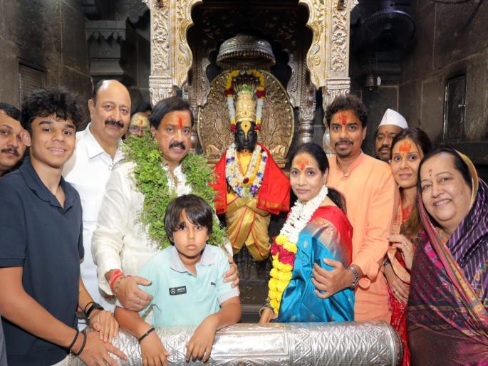 ncp ajit pawar group mp sunil tatkare took darshan of vitthal rukmini mandir pandharpur | अजितदादा-शरद पवार एकत्र येण्यासाठी पांडुरंगाच्या चरणी साकडे घातले का? सुनील तटकरे म्हणाले...