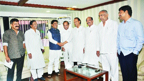 Both the Congress meeting: A to the Front | दोन्ही काँग्रेसची बैठक : आघाडीचा चेंडू पक्षश्रेष्ठींच्या कोर्टात!