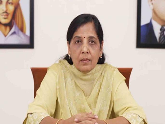 Wife Sunita Kejriwal's reaction to Chief Minister Arvind Kejriwal's arrest | "तुरुंगातून बाहेर येऊ नये यासाठी संपूर्ण यंत्रणा प्रयत्नात"; सीएम केजरीवाल यांच्या अटकेवर पत्नी सुनीता केजरीवाल म्हणाल्या,... Wife Sunita Kejriwal's reaction to Chief Minister Arvind Kejriwal's arrest | "तुरुंगातून बाहेर येऊ नये यासाठी संपूर्ण यंत्रणा प्रयत्नात"; सीएम केजरीवाल यांच्या अटकेवर पत्नी सुनीता केजरीवाल म्हणाल्या,...