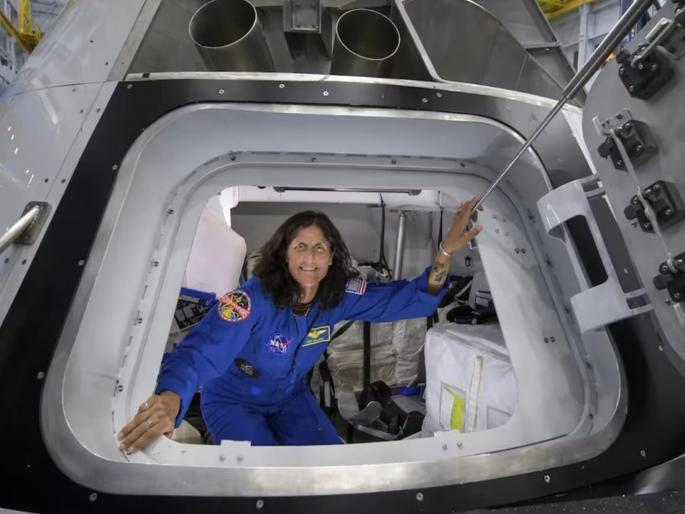 Parachute will open at 18 thousand feet, landing in the sea, this will be Sunita Williams' return journey | १८ हजार फूट उंचीवर पॅराशूट उघडतील, समुद्रात लँडिंग, असा असेल सुनीता विल्यम्स यांचा परतीचा प्रवास  Parachute will open at 18 thousand feet, landing in the sea, this will be Sunita Williams' return journey | १८ हजार फूट उंचीवर पॅराशूट उघडतील, समुद्रात लँडिंग, असा असेल सुनीता विल्यम्स यांचा परतीचा प्रवास
