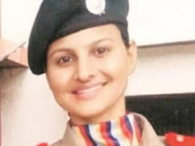 Lady Singham, who arrested the minister's son, has resigned following pressure from her superiors | मंत्र्याच्या मुलास अटक करणारी ‘लेडी सिंघम’, वरिष्ठांच्या दबावानंतर राजीनामा दिल्याची चर्चा Lady Singham, who arrested the minister's son, has resigned following pressure from her superiors | मंत्र्याच्या मुलास अटक करणारी ‘लेडी सिंघम’, वरिष्ठांच्या दबावानंतर राजीनामा दिल्याची चर्चा