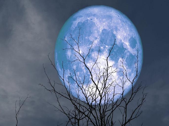 Don't see the same moon... Tomorrow will look a little different... For astronomy lovers, the joy of seeing the 'Super Blue Moon' | तोच चंद्रमा नभात... उद्या दिसेल जरा वेगळा...खगोलप्रेमींसाठी ‘सुपर ब्लू मून’ पाहण्याची पर्वणी Don't see the same moon... Tomorrow will look a little different... For astronomy lovers, the joy of seeing the 'Super Blue Moon' | तोच चंद्रमा नभात... उद्या दिसेल जरा वेगळा...खगोलप्रेमींसाठी ‘सुपर ब्लू मून’ पाहण्याची पर्वणी
