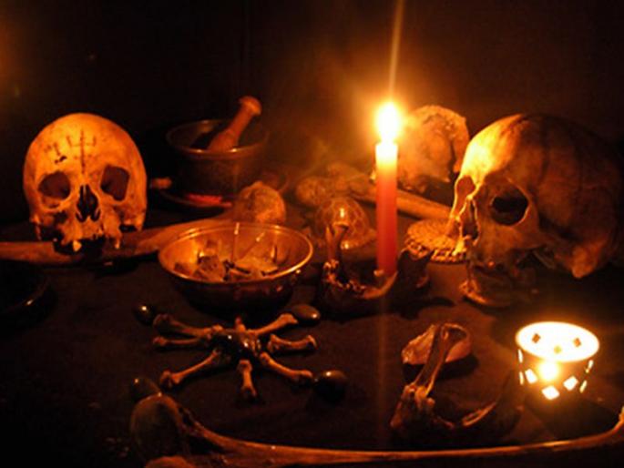 The woman lives in the village for the sake of having a male child; Clicks given by a hypocrite | मुलगा होण्याच्या हव्यासापोटी महिलेने गमावला जीव; भोंदू तांत्रिकाने दिले चटके