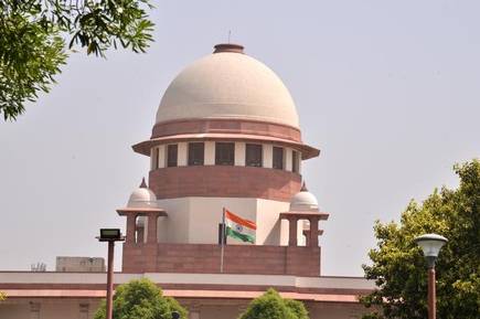 Supreme Court seeks reply to Center on vehicles; No recommendations | वाहनांबाबत केंद्राकडे सुप्रीम कोर्टाने मागितले उत्तर; शिफारशींवर अंमल नाही Supreme Court seeks reply to Center on vehicles; No recommendations | वाहनांबाबत केंद्राकडे सुप्रीम कोर्टाने मागितले उत्तर; शिफारशींवर अंमल नाही