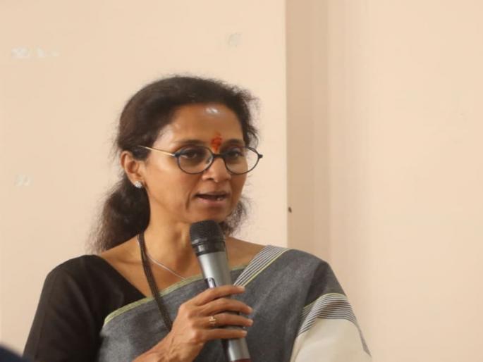 Fadnavis insulted by BJP by giving chief ministership to a group of forty MLAs - Supriya Sule | चाळीस आमदार असणाऱ्या गटाला मुख्यमंत्रिपद देत भाजपकडून फडणवीसांचा अपमान - सुप्रिया सुळे Fadnavis insulted by BJP by giving chief ministership to a group of forty MLAs - Supriya Sule | चाळीस आमदार असणाऱ्या गटाला मुख्यमंत्रिपद देत भाजपकडून फडणवीसांचा अपमान - सुप्रिया सुळे