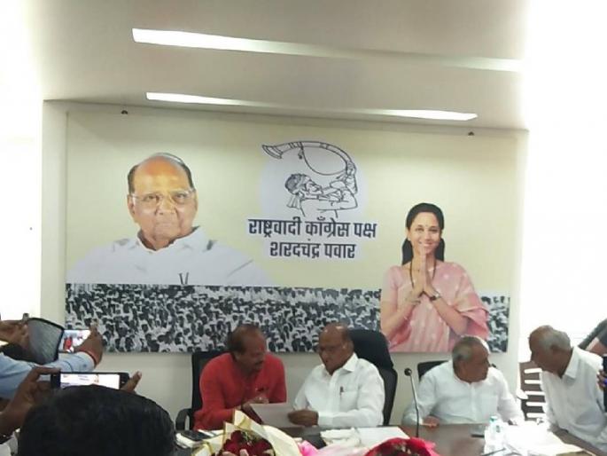 MNS leader Vasant More meets MP Sharad Pawar Inciting discussions in political circles | मनसे नेते वसंत मोरे खासदार शरद पवारांच्या भेटीला; राजकीय वर्तुळात चर्चांना उधाण MNS leader Vasant More meets MP Sharad Pawar Inciting discussions in political circles | मनसे नेते वसंत मोरे खासदार शरद पवारांच्या भेटीला; राजकीय वर्तुळात चर्चांना उधाण