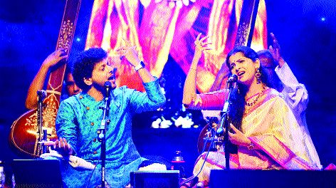 Mumbaikar got excited in 'Sur Jyotsna' | ‘सूर ज्योत्स्ना’मध्ये मंत्रमुग्ध झाले मुंबईकर