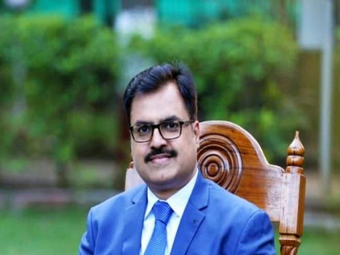 The VIP wedding was stolen on the wallet of the District Collector of Nashik | आश्चर्यच : जिल्हाधिकाऱ्यांचे पाकिट हरविले, कोणाला नाही सापडले The VIP wedding was stolen on the wallet of the District Collector of Nashik | आश्चर्यच : जिल्हाधिकाऱ्यांचे पाकिट हरविले, कोणाला नाही सापडले