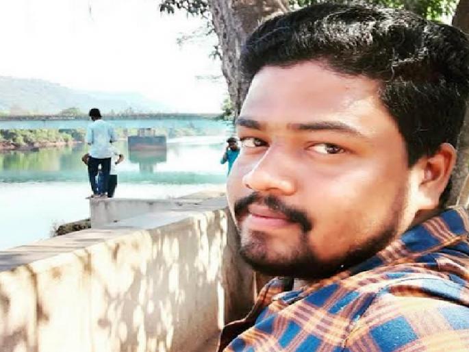 A youth from Chiplun taluka died in a bus collision | अचानक गाडी बंद पडली अन् मागून बसने दिली धडक, वैजीतील तरुणाचा मृत्यू A youth from Chiplun taluka died in a bus collision | अचानक गाडी बंद पडली अन् मागून बसने दिली धडक, वैजीतील तरुणाचा मृत्यू