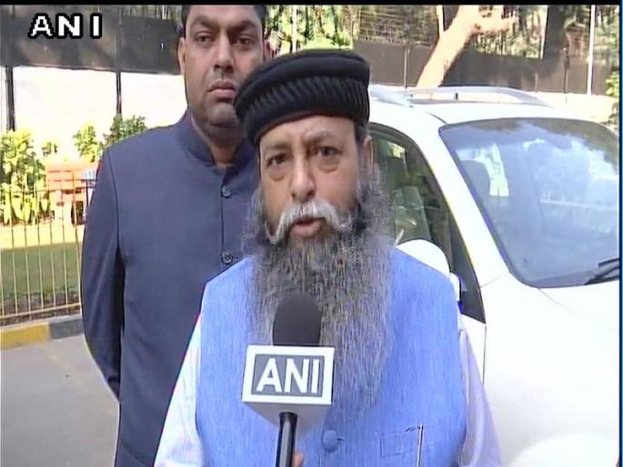 padmavati controversy bjp leader suraj pal amu warn haryana cm | पद्मावती वाद : त्या भाजपा नेत्याचा आता हरियाणाच्या मुख्यमंत्र्यांना इशारा,'पक्षातून काढून टाका, मात्र अपमान नको'  padmavati controversy bjp leader suraj pal amu warn haryana cm | पद्मावती वाद : त्या भाजपा नेत्याचा आता हरियाणाच्या मुख्यमंत्र्यांना इशारा,'पक्षातून काढून टाका, मात्र अपमान नको'