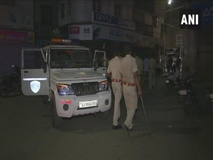 Gujrat man killed second wife cut her body 11 pieces brutally surat | दुसऱ्या पत्नीच्या शरीराचे 11 तुकडे करुन निर्घृण हत्या, कारण वाचाल तर थक्क व्हाल Gujrat man killed second wife cut her body 11 pieces brutally surat | दुसऱ्या पत्नीच्या शरीराचे 11 तुकडे करुन निर्घृण हत्या, कारण वाचाल तर थक्क व्हाल