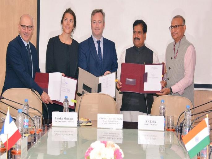 For the modernization of railway stations, France will pay Rs 54.60 crore to the Modi government | मोदी सरकारला मोठं यश, रेल्वे स्थानकांच्या आधुनिकीकरणासाठी फ्रान्स देणार 54.60 कोटी For the modernization of railway stations, France will pay Rs 54.60 crore to the Modi government | मोदी सरकारला मोठं यश, रेल्वे स्थानकांच्या आधुनिकीकरणासाठी फ्रान्स देणार 54.60 कोटी