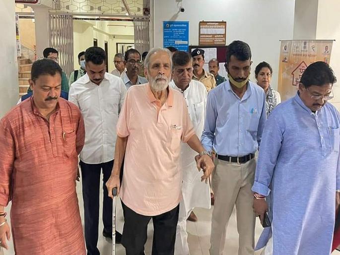 After almost ten years former congress leader Suresh Kalmadi in Pune Municipal Corporation | तब्बल दहा वर्षानंतर सुरेश कलमाडी पुणे महापालिकेत; आता नेहमी येत जाईन, अशी प्रतिक्रिया After almost ten years former congress leader Suresh Kalmadi in Pune Municipal Corporation | तब्बल दहा वर्षानंतर सुरेश कलमाडी पुणे महापालिकेत; आता नेहमी येत जाईन, अशी प्रतिक्रिया