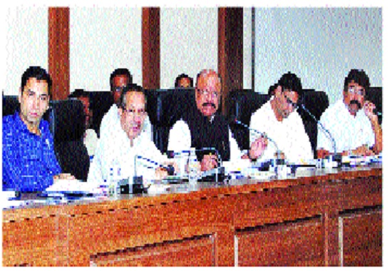Committee to divert Krishna water to drought | कृष्णेचे पाणी दुष्काळी भागाकडे वळविण्यासाठी समिती -: सुरेश खाडे Committee to divert Krishna water to drought | कृष्णेचे पाणी दुष्काळी भागाकडे वळविण्यासाठी समिती -: सुरेश खाडे