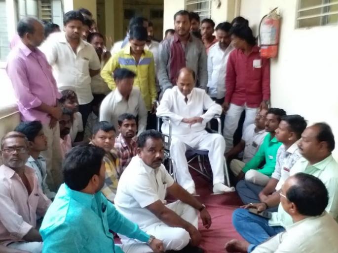 Dispute Mayor Group and Suresh Patil, Solicitor General of the Municipal Corporation! | वाद महापौर गट अन् सुरेश पाटलांचा, सोलापूर महापालिकेत कोंडी मात्र अधिकाºयांची ! Dispute Mayor Group and Suresh Patil, Solicitor General of the Municipal Corporation! | वाद महापौर गट अन् सुरेश पाटलांचा, सोलापूर महापालिकेत कोंडी मात्र अधिकाºयांची !