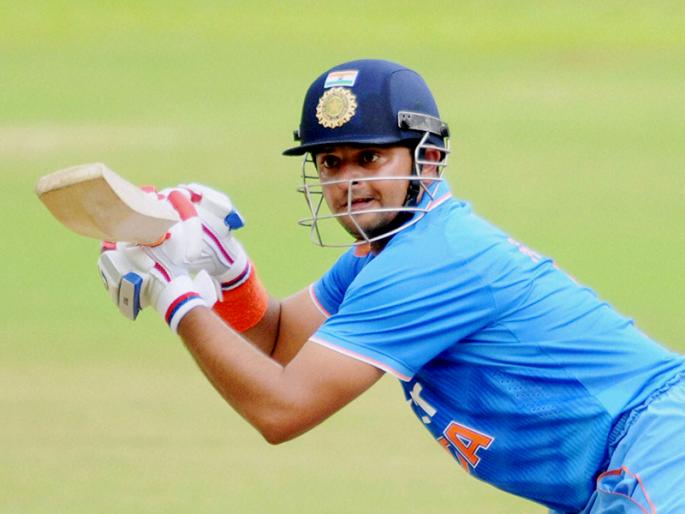 Raina's place in Rayudu's Indian team | रायुडूच्या जागेवर रैना भारतीय संघात