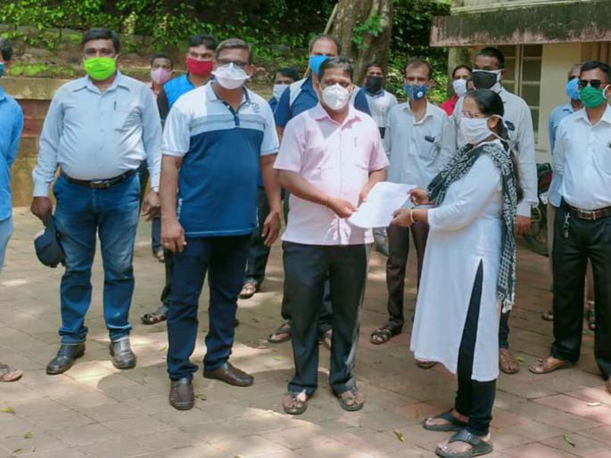 Give justice to the security guards, otherwise intense agitation | सुरक्षा रक्षकांना न्याय द्या, अन्यथा मंत्र्यांच्या गाड्या अडविणार, बांधकाम विभागाच्या कार्यालयासमोर आंदोलन