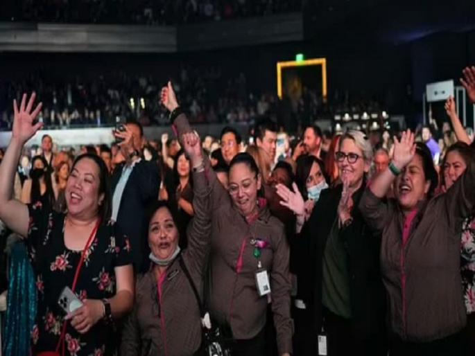 resort surprises 5400 employees with 4 lakh rupees bonus | कंपनीने 210 कोटींचा बोनस केला जाहीर, कर्मचारी आनंदाने गेले भारावून