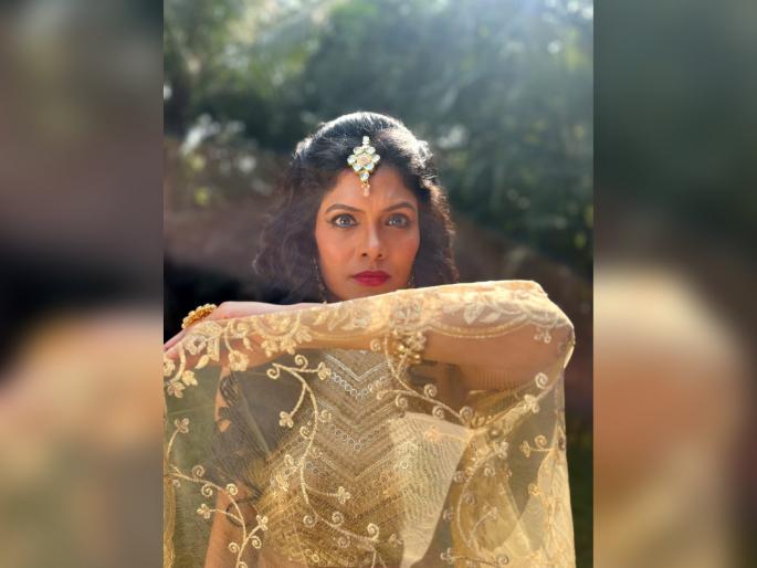 After marriage Suruchi Adarkar's work mode on The first look of the new serialis viral | लग्नानंतर सुरुची अडारकरचा वर्क मोड ऑन; नव्या मालिकेतील फर्स्ट लूक व्हायरल After marriage Suruchi Adarkar's work mode on The first look of the new serialis viral | लग्नानंतर सुरुची अडारकरचा वर्क मोड ऑन; नव्या मालिकेतील फर्स्ट लूक व्हायरल