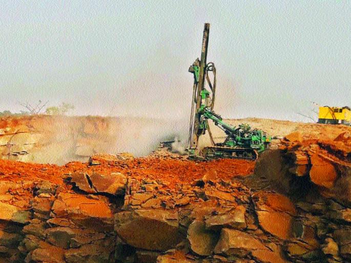 The fort raided the Raigad campus | किल्ले रायगड परिसर सुरुंग स्फोटाने हादरला The fort raided the Raigad campus | किल्ले रायगड परिसर सुरुंग स्फोटाने हादरला