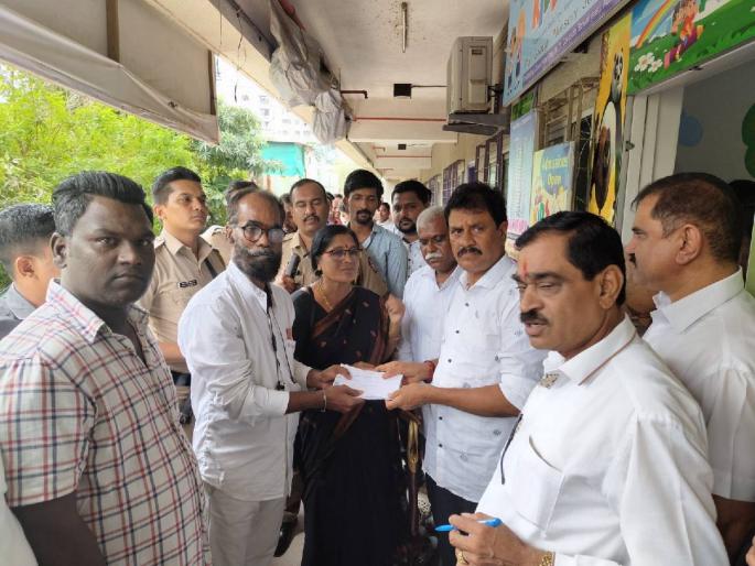 The Chief Minister's order regarding SRA has been implemented, the follow-up of the MLAs has been successful | मुख्यमंत्र्यांनी SRA बाबत दिलेल्या आदेशाची झाली  अंमलबजावणी, आमदारांच्या पाठपुरव्याला यश The Chief Minister's order regarding SRA has been implemented, the follow-up of the MLAs has been successful | मुख्यमंत्र्यांनी SRA बाबत दिलेल्या आदेशाची झाली  अंमलबजावणी, आमदारांच्या पाठपुरव्याला यश